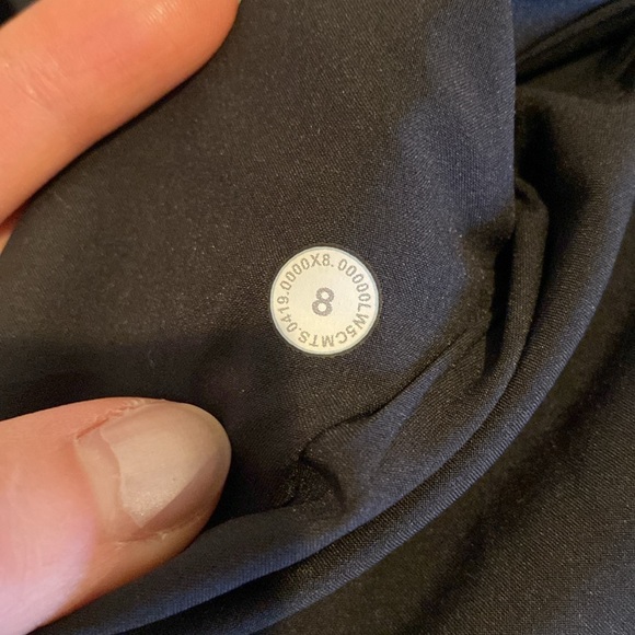 NWOT RARE Lululemon Velvet Trim On the Fly Jogger in Black, Size 8 - Picture 9 of 14